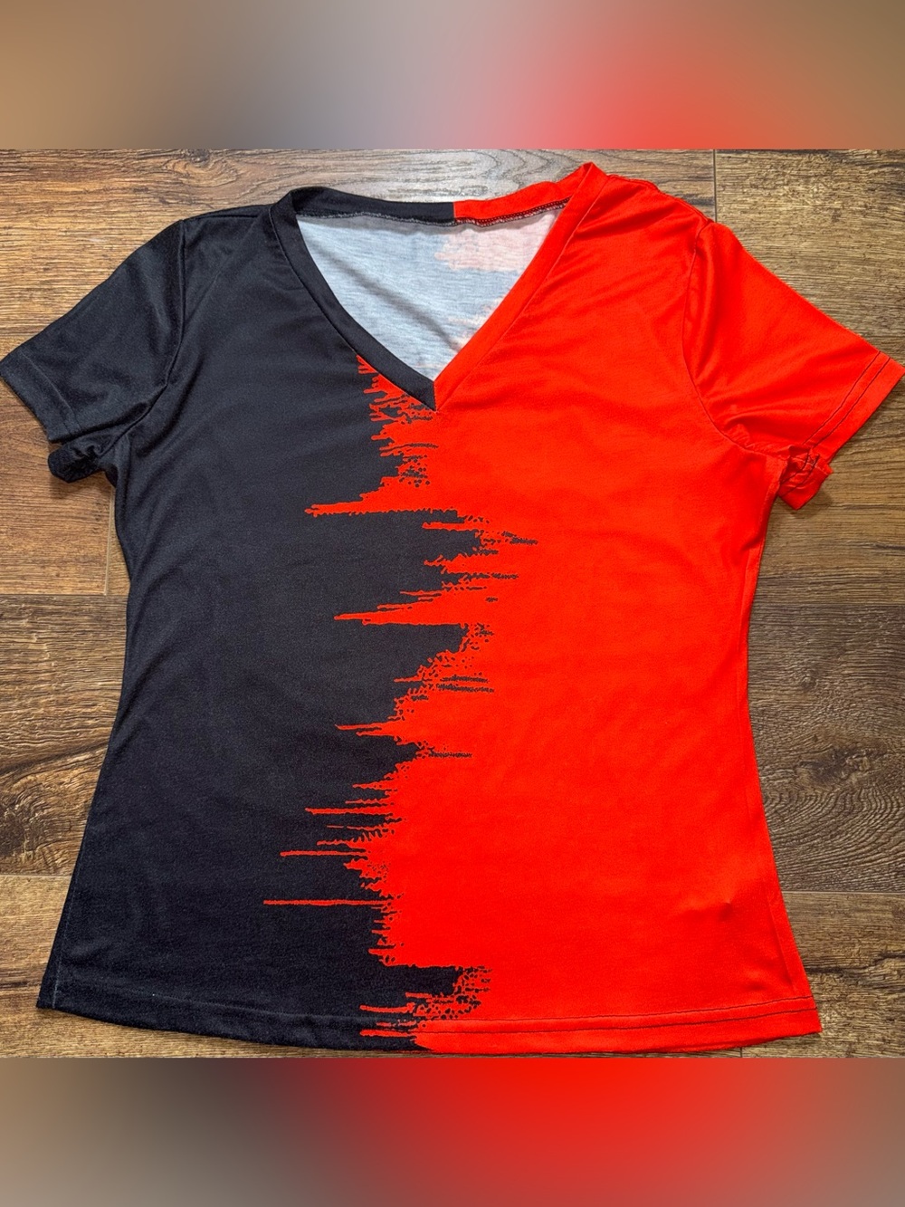 Emery Rose Colorblock V-Neck Top Red Black Graphic Print Short Sleeve Size M